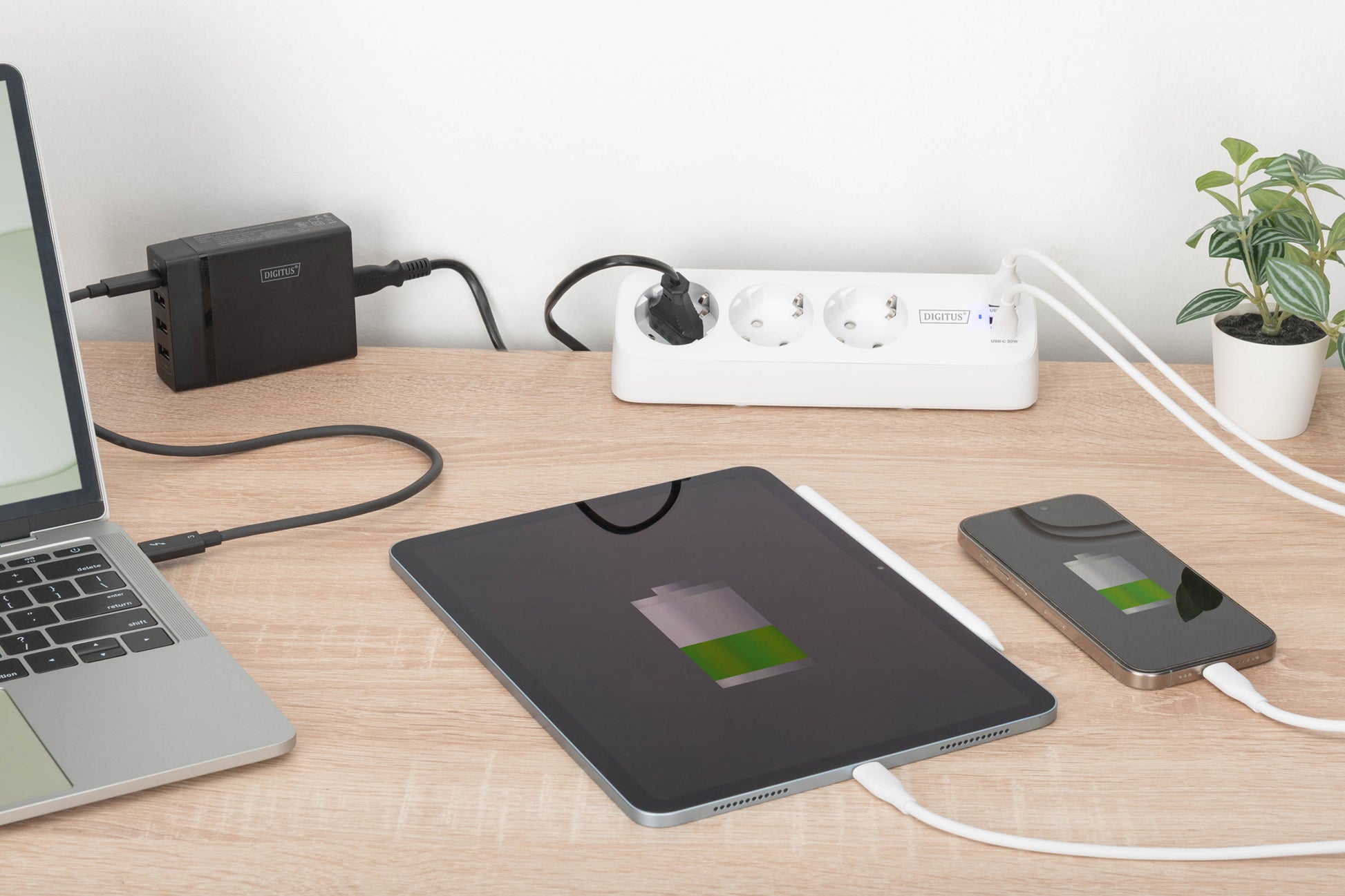 Digitus Steckdosenleiste mit USB EU-Stecker (Typ E/F) 3× – USB-C×1, USB-A×2 – 1,5 m – Weiss