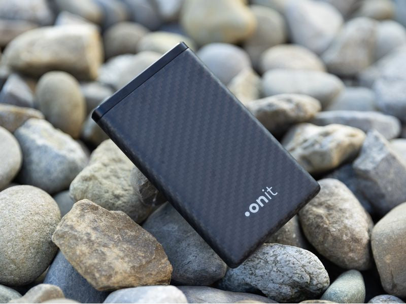 ONIT Powerbank 10000 mAh, PD 22,5 W, 2× USB-C, Durchgangsladung, für Smartphones, Tablets, Schwarz