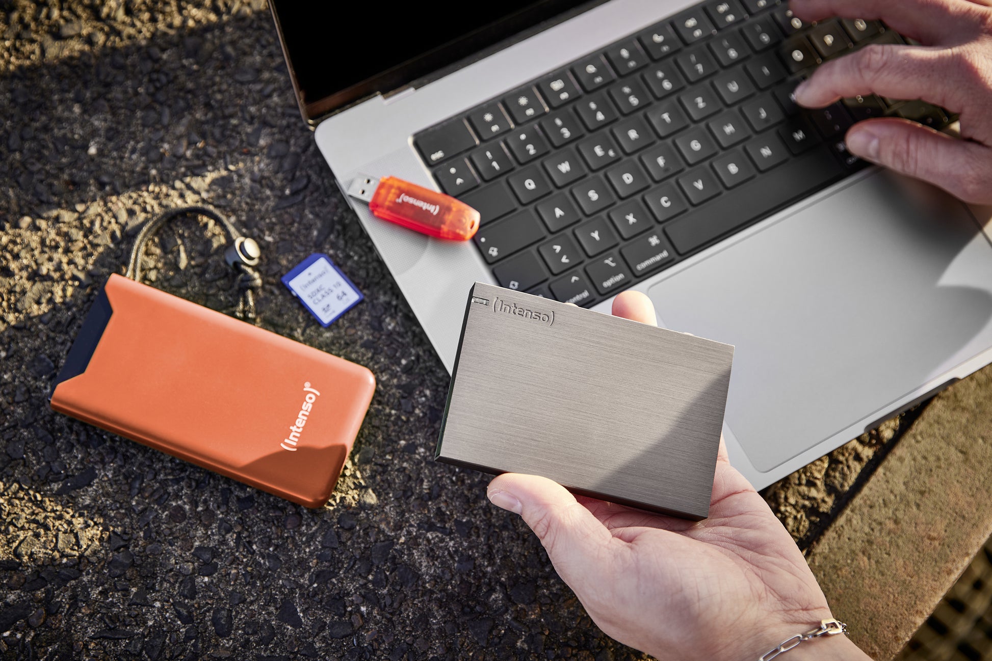 Intenso F10000 Powerbank 10'000 mAh – 20 W PD, 1× USB-C, 1× USB-A, orange