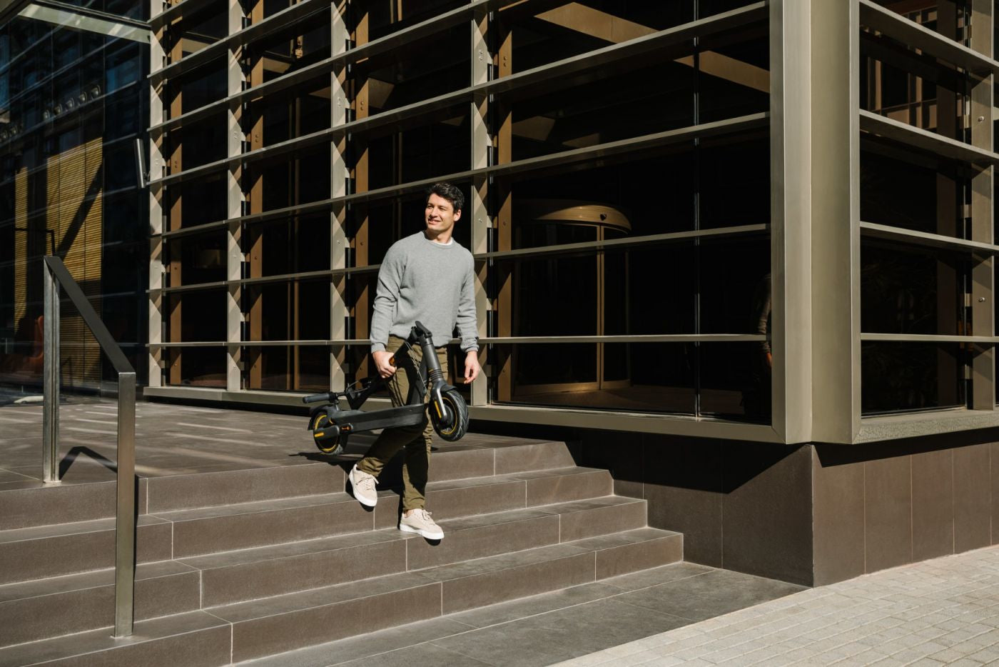 Ninebot by Segway Kickscooter MAX G2D – E-Scooter – 450 W, 10", 20 km/h, Reichweite bis 70 km, 551 Wh