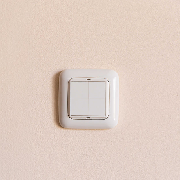 Shelly BLU Wandschalter 4 – Smart-Taster – Bluetooth, 4 Tasten – für Busch-Jaeger-Rahmen