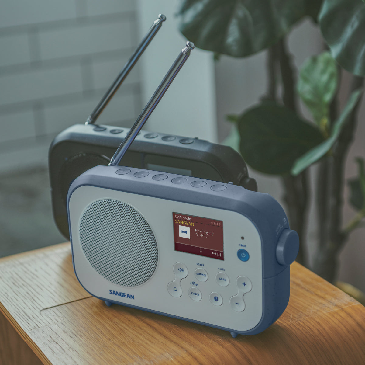 Sangean DPR-42BT – Tragbares DAB+ Radio, UKW, Bluetooth – Weiss/Blau