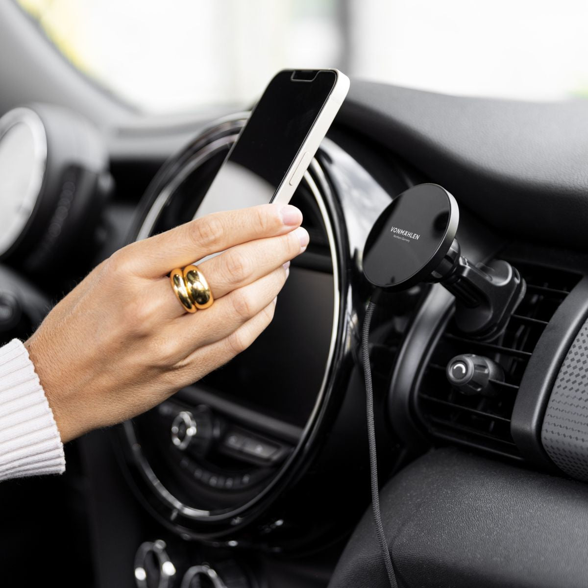 Vonmählen Aura Autoladegerät – 15 W, Qi, MagSafe-kompatibel – für MagSafe-kompatible Smartphones