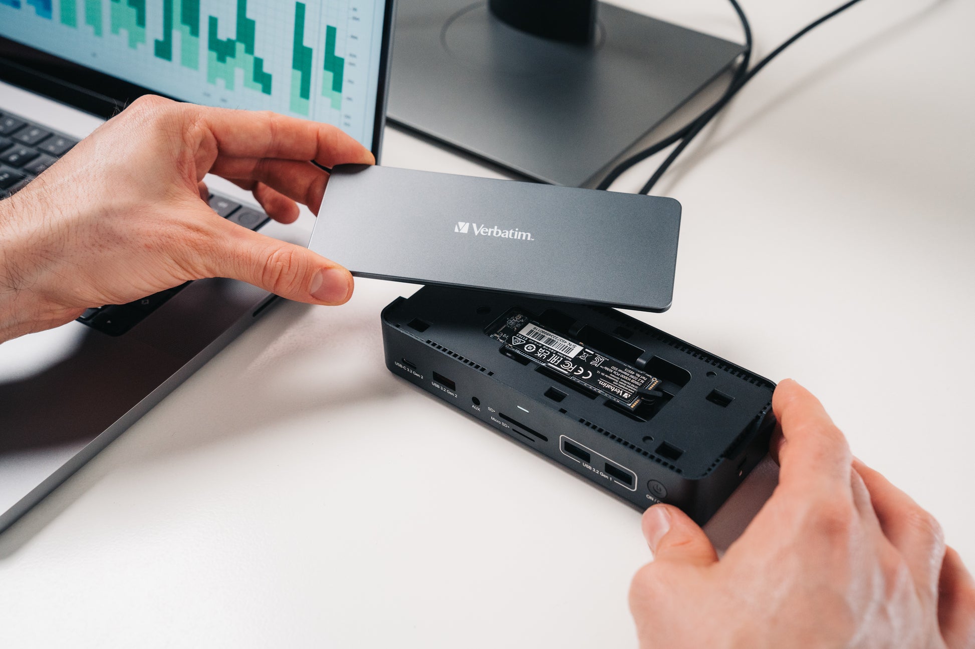 Verbatim CDS-15SSD Dockingstation – USB-C, DP, 2× HDMI, 3× USB-A, 100 W PD, GbE, 256 GB SSD, für Windows/Mac