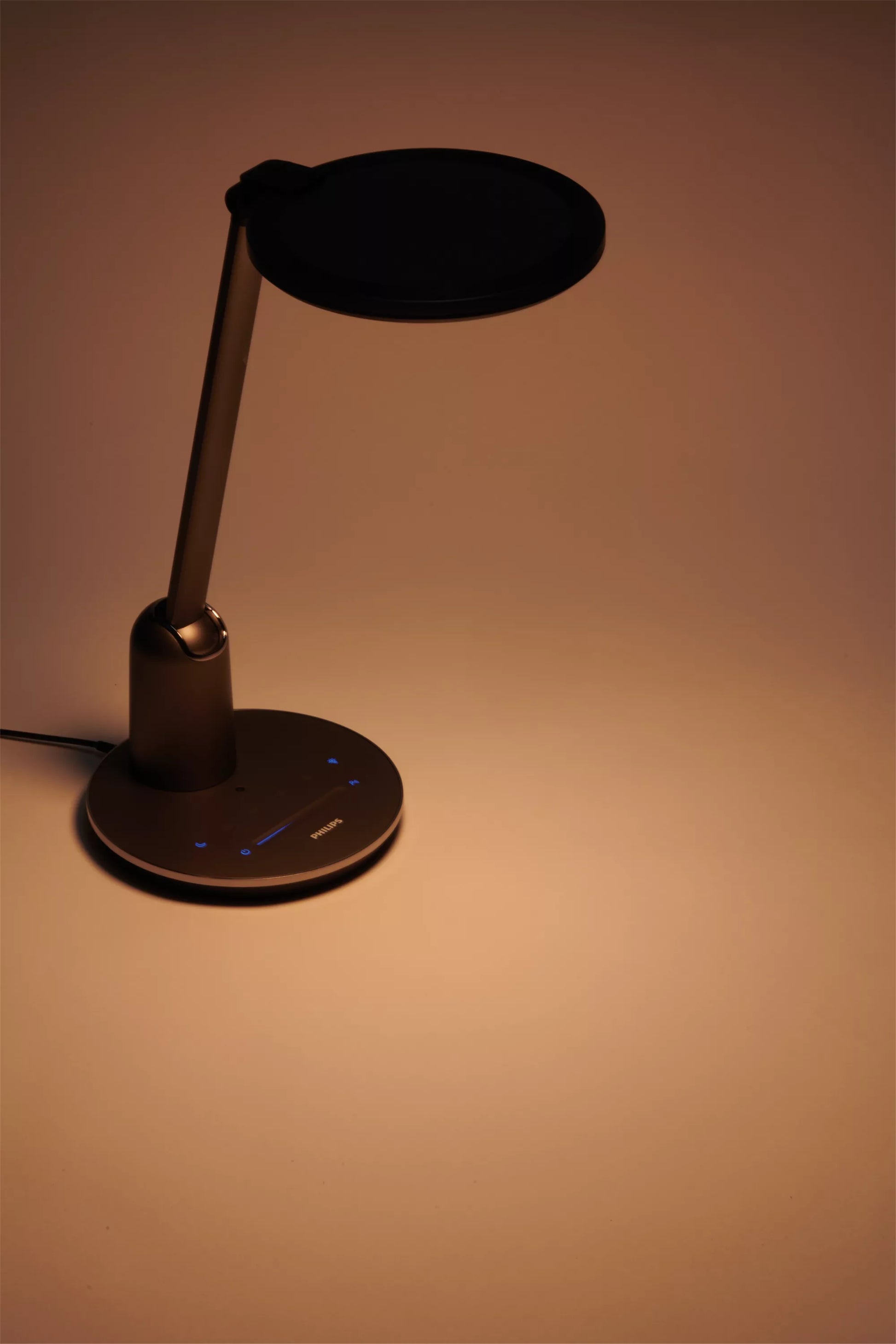 Philips by Signify Philips Tischleuchte Einstein – 3000–5500 K, 630 lm, 15 W, dimmbar, SceneSwitch, grau