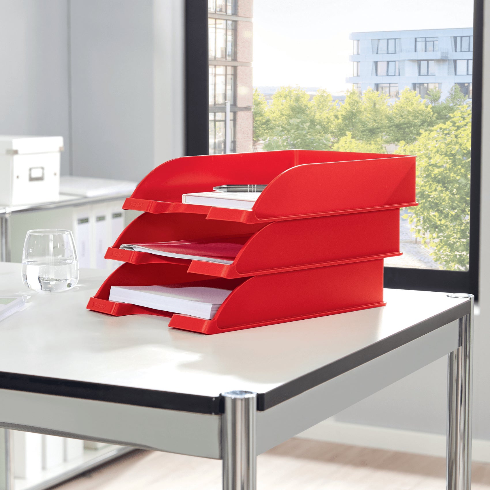 Leitz WOW – Briefkorb für A4, Polystyrol (PS), Rot, Hochglänzend, 255 × 357 × 70 mm