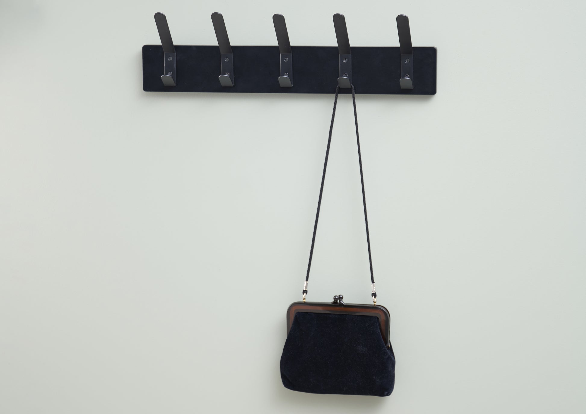 Schou Wandgarderobe – MDF/Metall, Schwarz, 50 × 7,5 × 13,5 cm