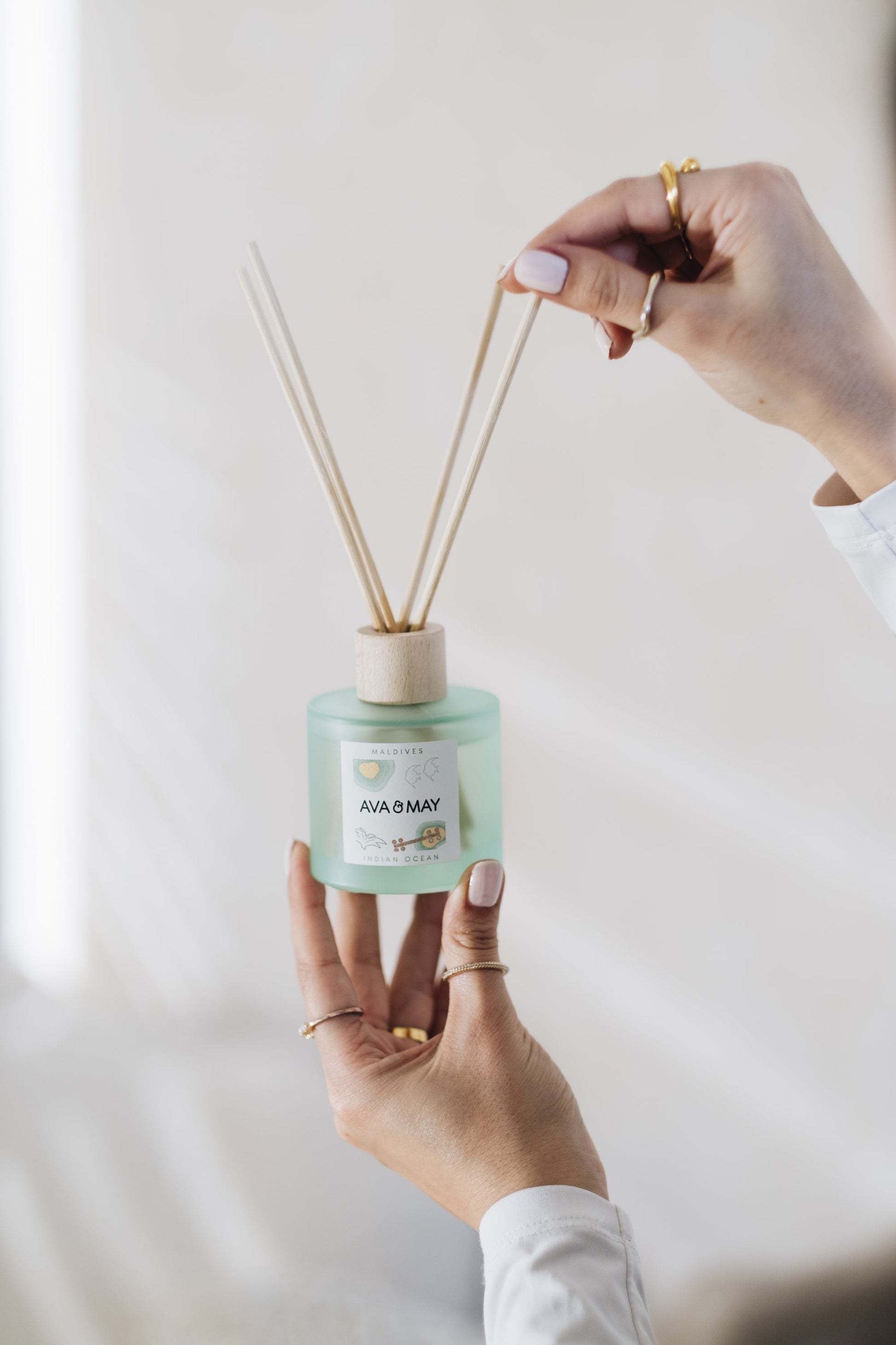 AVA & MAY Duftstäbchen Malediven – Beige, Grün, Weiss, Holz