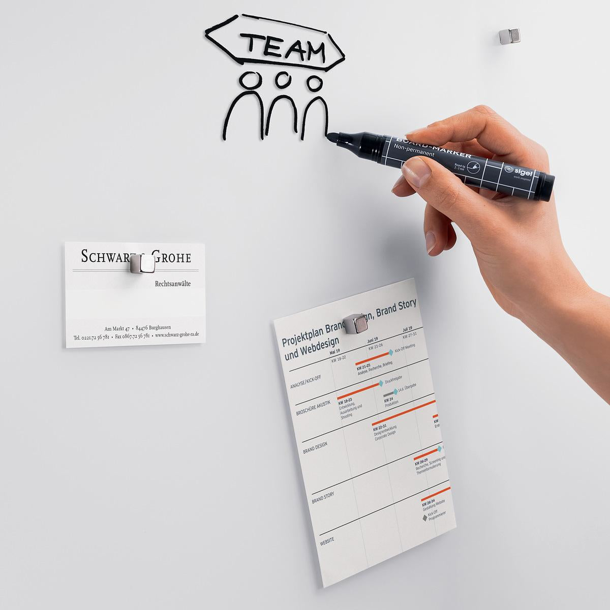 Sigel Whiteboard – 100 × 65 cm, Glas, magnetisch, Wandmontage, inkl. SuperDym-Magnetwürfel, Montagesatz