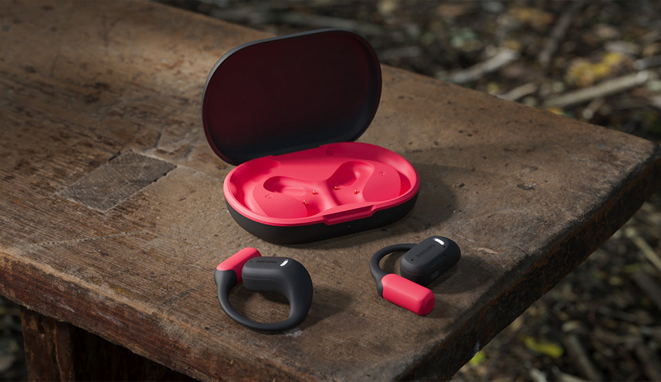 Philips TAA6709BK – Ohrbügel-Kopfhörer – Bluetooth 5.3, IP65, Ladeschale – Rot – bis 28 h