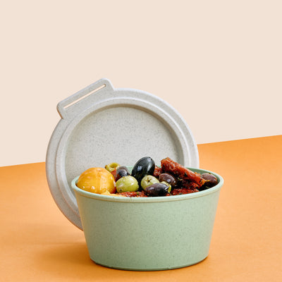 Koziol Salatschüssel – 700 ml, Kunststoff (biozirkulär), mit Deckel, spülmaschinenfest