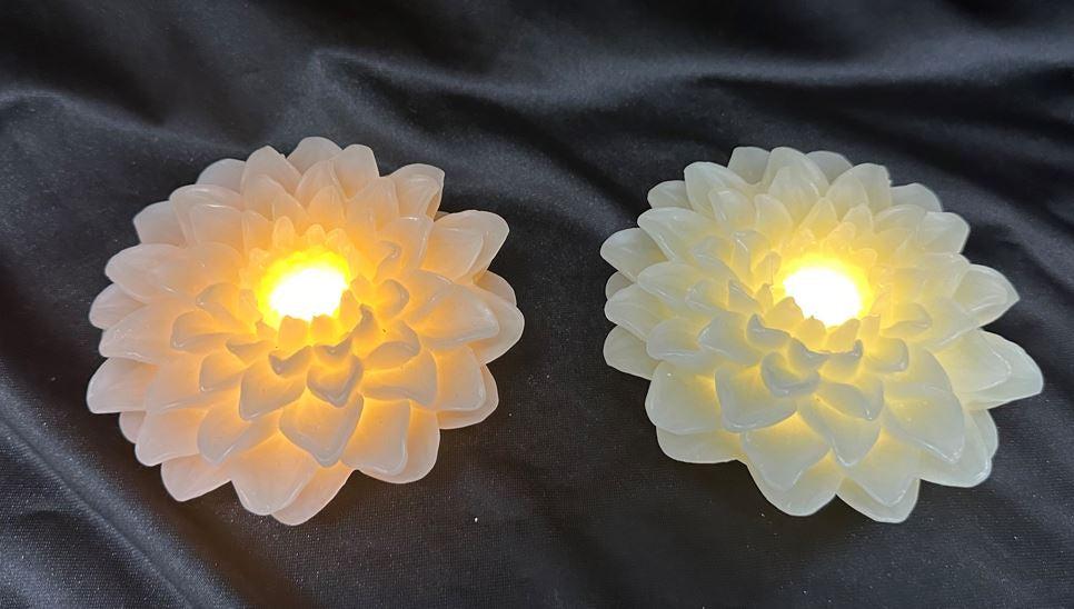 Dameco LED Wachskerze Rose – 2-teilig – Ø 12,5 × 6 cm – Wachs, mehrfarbig
