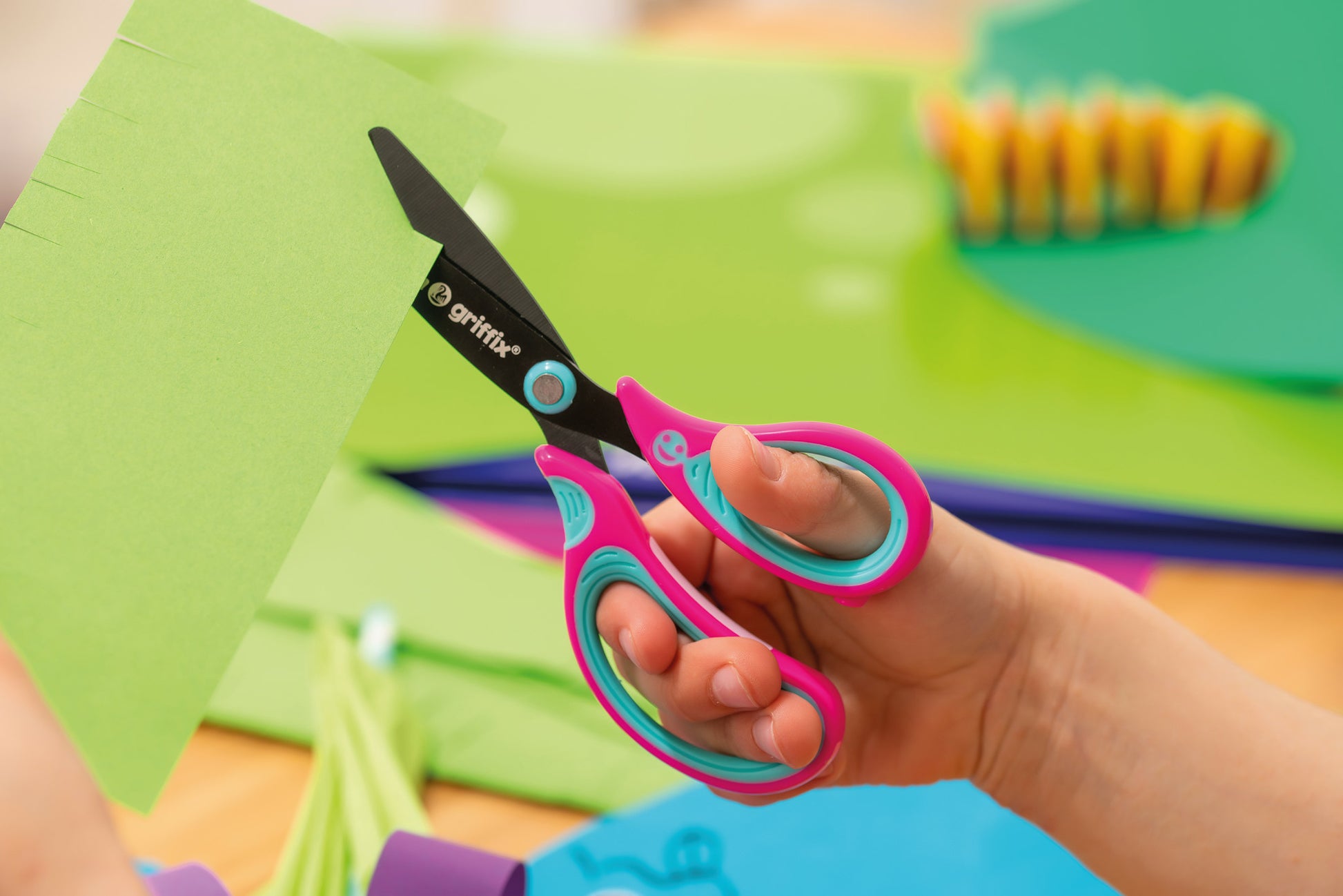 Pelikan Griffix Scheren-Set – Stahl, Titannitrid-beschichtet, ergonomischer Griff, mit Namensschild, Blau/Pink