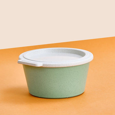 Koziol Salatschüssel – 700 ml, Kunststoff (biozirkulär), mit Deckel, spülmaschinenfest