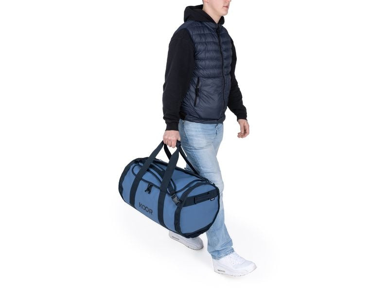 KOOR Sporttasche Sooma Misty Skies – 50 l, aus rPET, blau, 37 × 40,5 × 60,5 cm