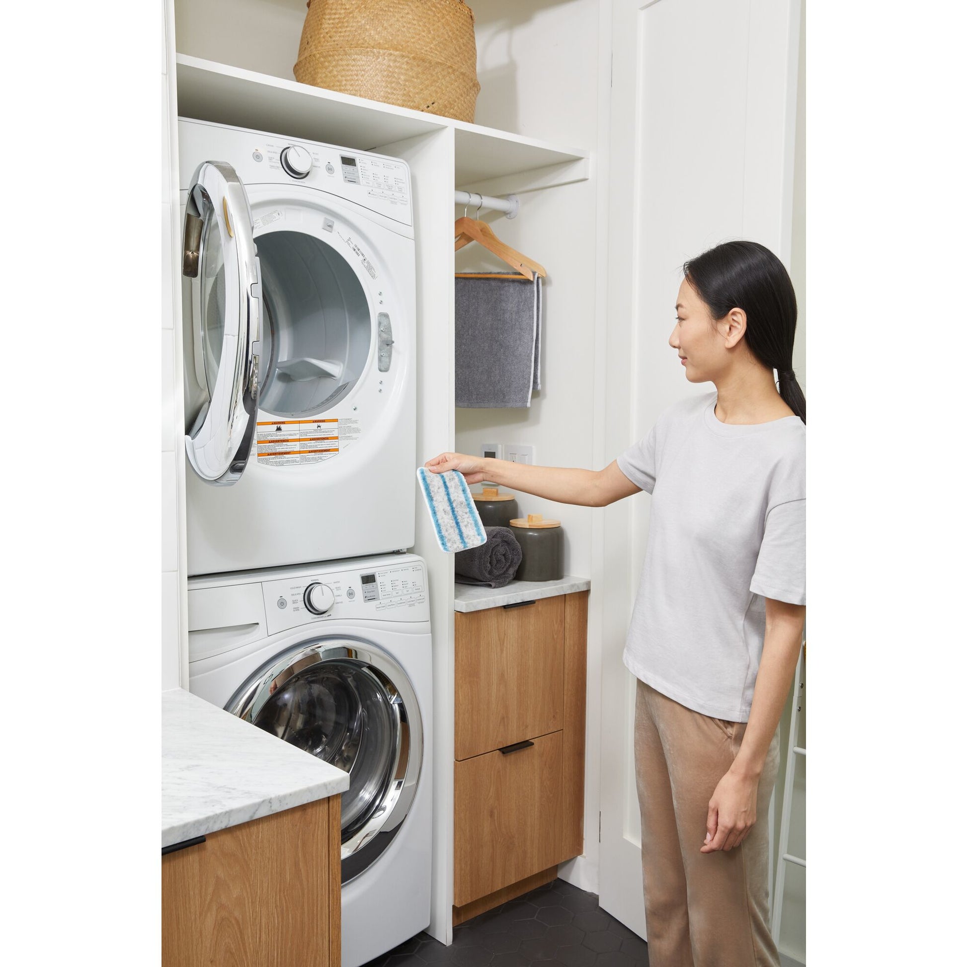 Black & Decker Dampfbesen – 500 ml, türkis, weiss, für Hartböden