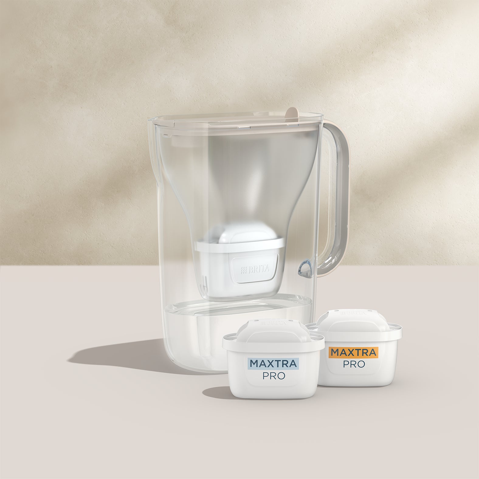 Brita Style Essential – Tischwasserfilter 2,4 l, MAXTRA, Kunststoff, Sand, mit 2 Kartuschen