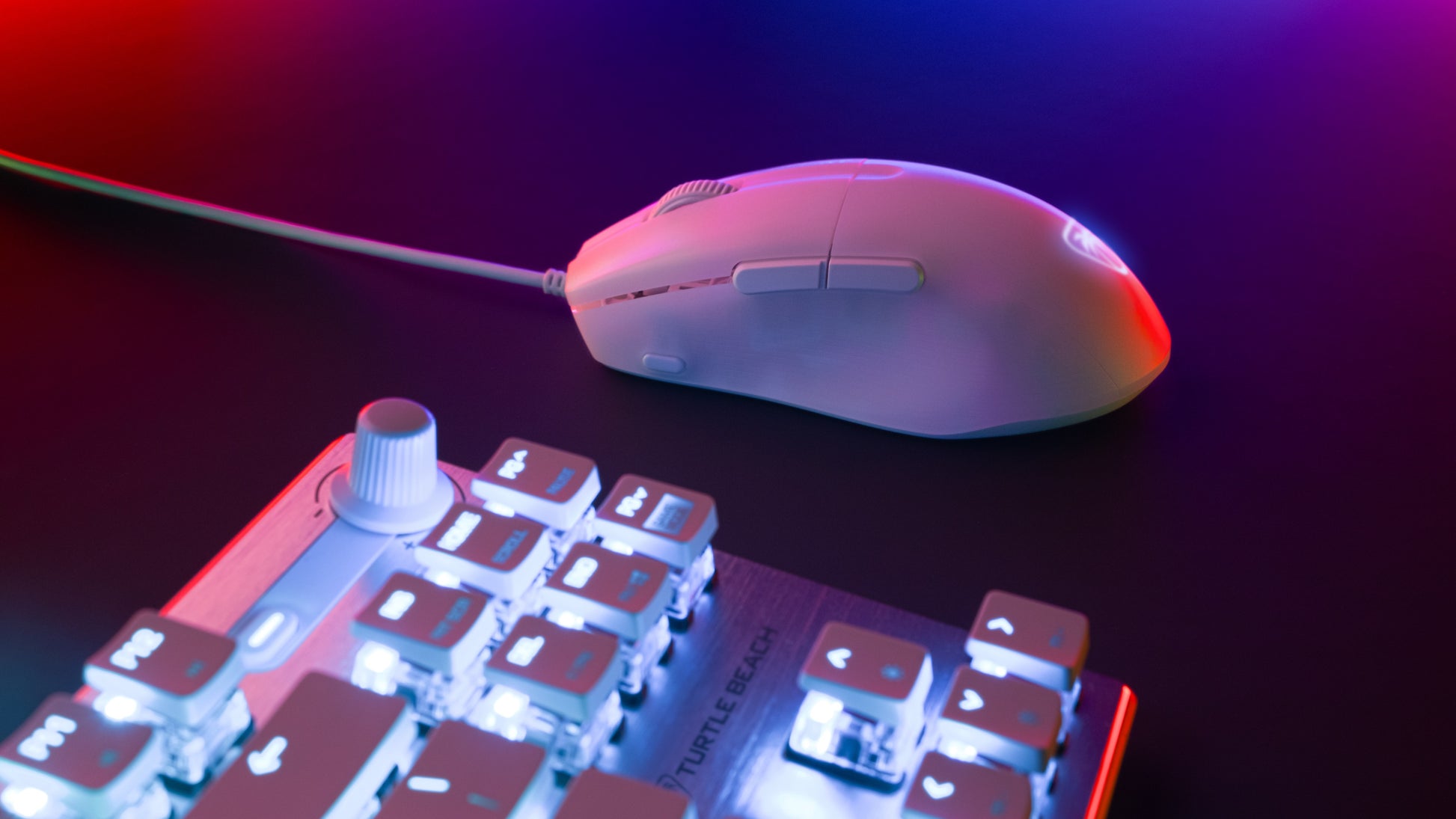 Turtle Beach Pure SEL White Maus – kabelgebunden, 8'000 dpi, 6 Tasten, für Rechtshänder, Beleuchtung, weiss