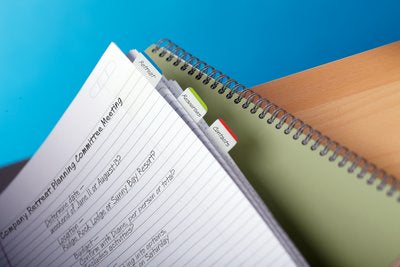 Post-it Indexstreifen Strong – 25,4×38 mm – sortiert (grün, blau, rot), 3×22 Stück, mit Dispenser