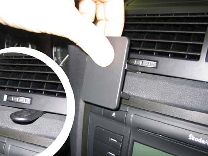 Brodit Auto-Halterung, Center-Mount – für Skoda Octavia II 2005–2013 – Schwarz