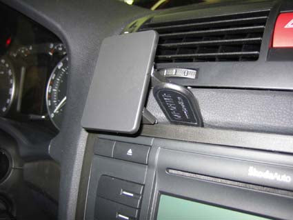 Brodit Auto-Halterung, Center-Mount – für Skoda Octavia II 2005–2013 – Schwarz