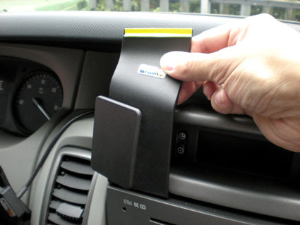 Brodit Montagehalterung für Nissan Primastar 02–10, Opel Vivaro 02–10, Renault Trafic 02–10, schwarz