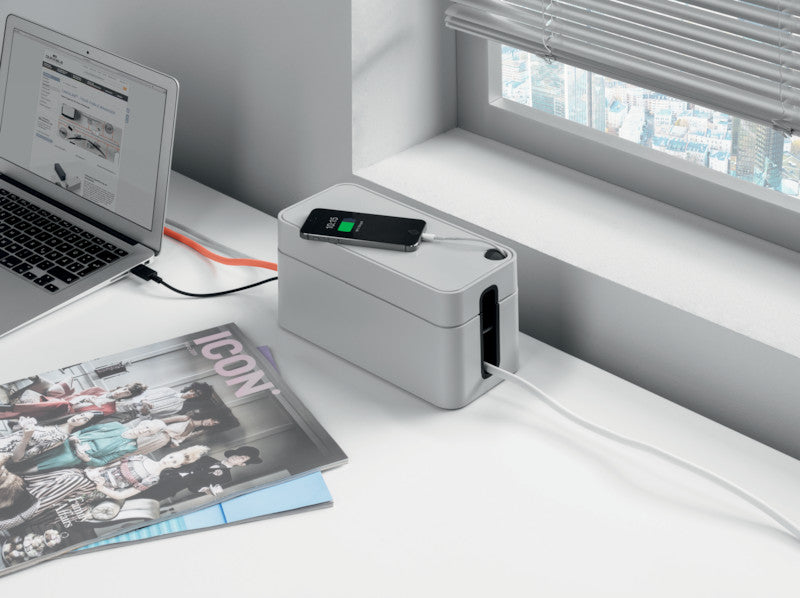 Durable Kabelbox Box S – 246 × 128 mm, Kunststoff, Grau, rutschfeste Gummifüsse, für 3fach-Steckdosenleiste