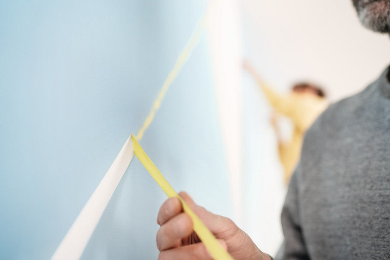 tesa Abdeckband Precision Indoor – 25 mm × 25 m, gelb, für Innenbereich, Papier, glatt