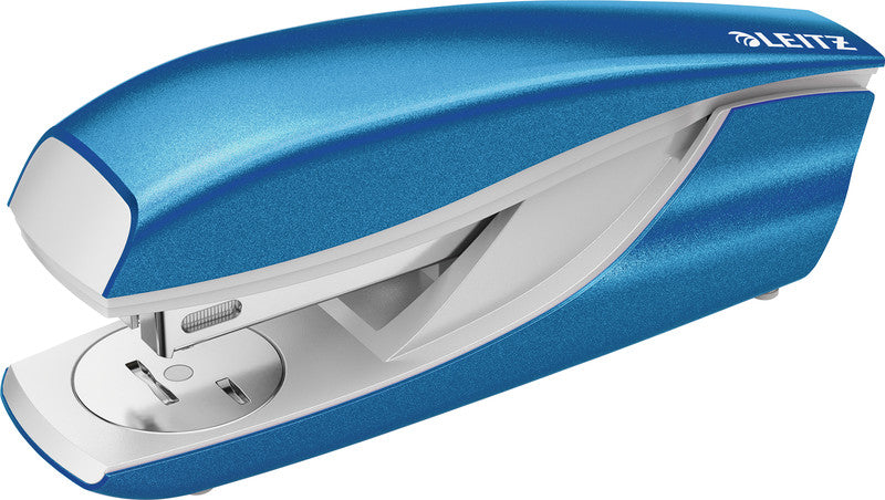 Leitz NeXXt 5502 – Hefter, 30 Blatt, für 24/6, 26/6, Oberlademechanik, Einlegetiefe 38 mm, blau