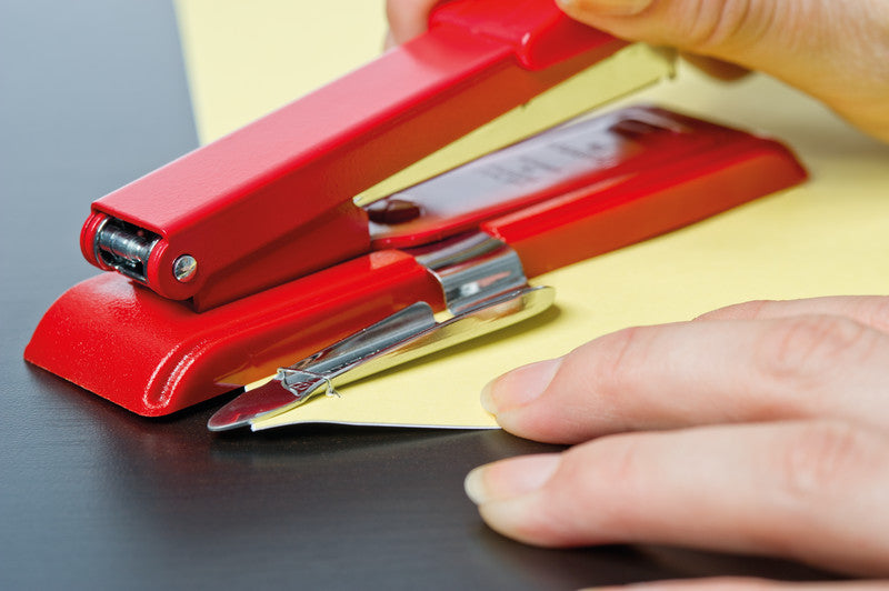 Bostitch B8 Hefter, 26 Blätter, Klammernentferner, Geschlossene Heftung, Einlegetiefe 65 mm, Rot