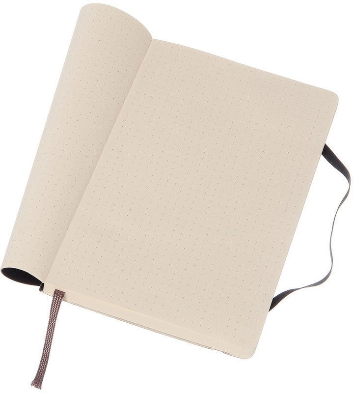 Moleskine Notizbuch, 130 × 210 mm, punktkariert, Leimbindung, Softcover, 192 Seiten, 70 g/m² – schwarz