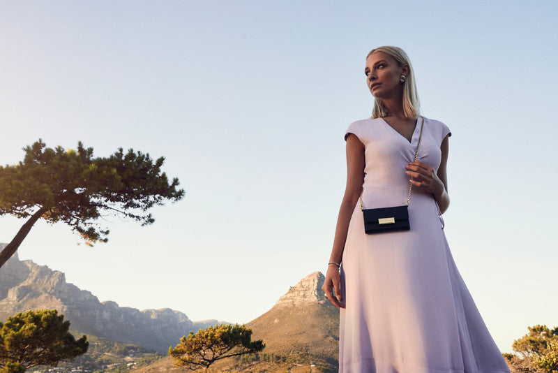 Ideal of Sweden – Booklet-Hülle Saffiano Schwarz – für Apple iPhone X/XS – Kunstleder – mit Kartenfach