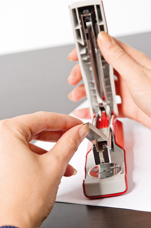 Leitz NeXXt 5502 – Hefter, Oberlademechanik, integrierter Klammernentferner, Einlegetiefe 38 mm, rot