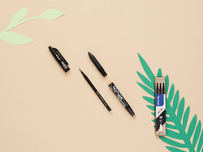 Pilot FriXion Ball – radierbarer Tintenroller-Set, mit Kappe, 0,7 mm, schwarz, für Linkshänder, 4er Etui