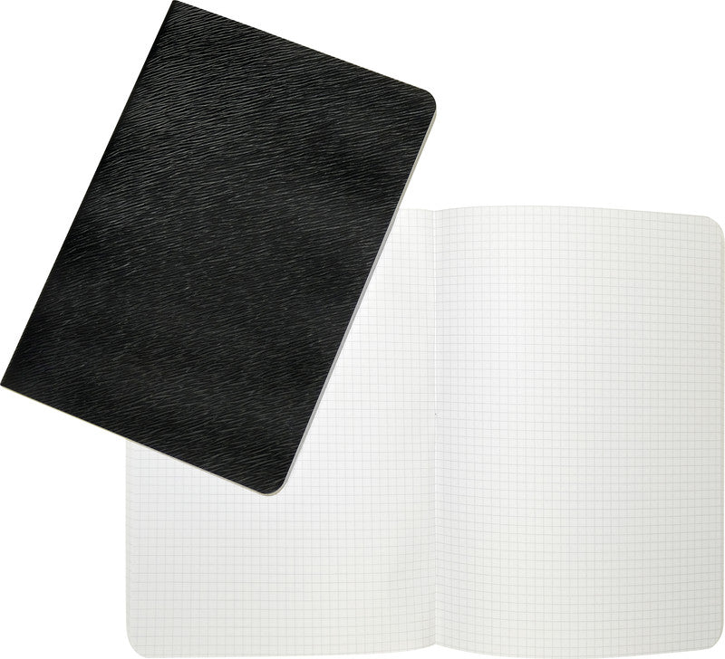Ingold-biwa Wachstuchheft, 110 × 175 mm, kariert, 4 mm, Klammerheftung, 144 Seiten, 80 g/m² – schwarz