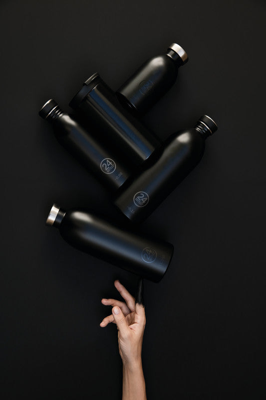 24Bottles Thermobecher Travel Tumbler – 6 dl – Edelstahl, isoliert, Sip&Go-Deckel – Tuxedo Black