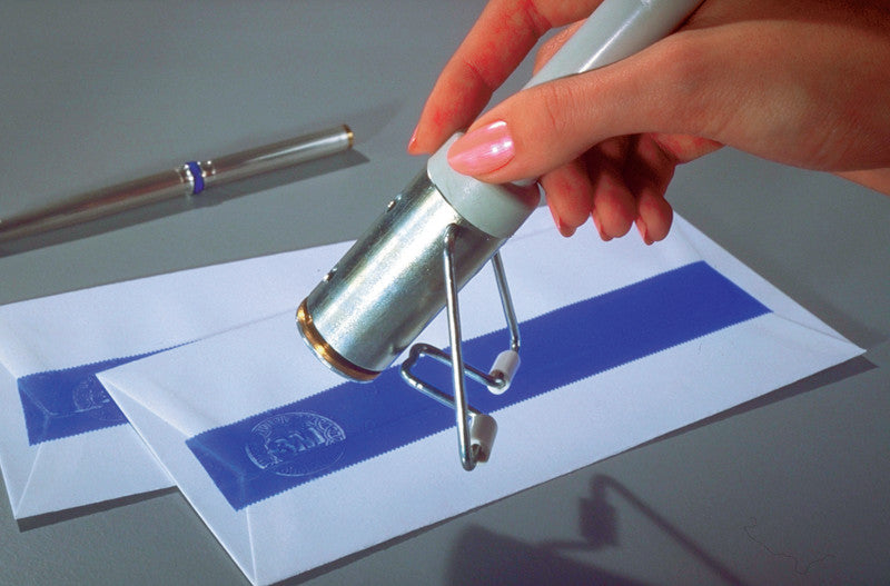 Scotch Siegelband 820 – permanent, postgenehmigt, glatt, Kunststoff, 35 mm × 33 m, blau