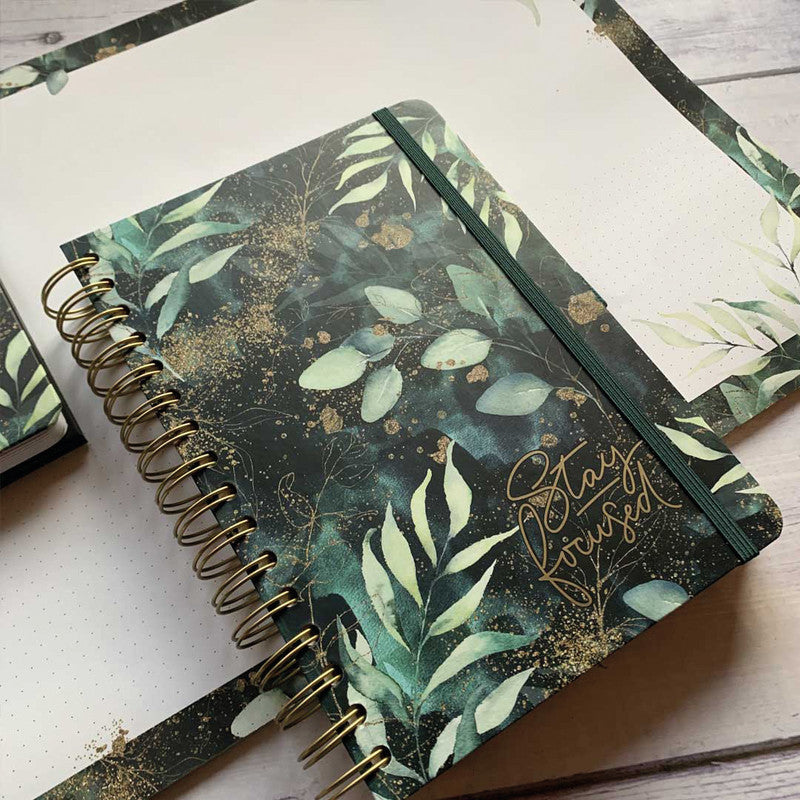 Sigel JOLIE Tagesplaner – undatiert, Spiralbindung, 16,8 × 21,5 cm, Punktraster, Glamorous Leaves, FSC