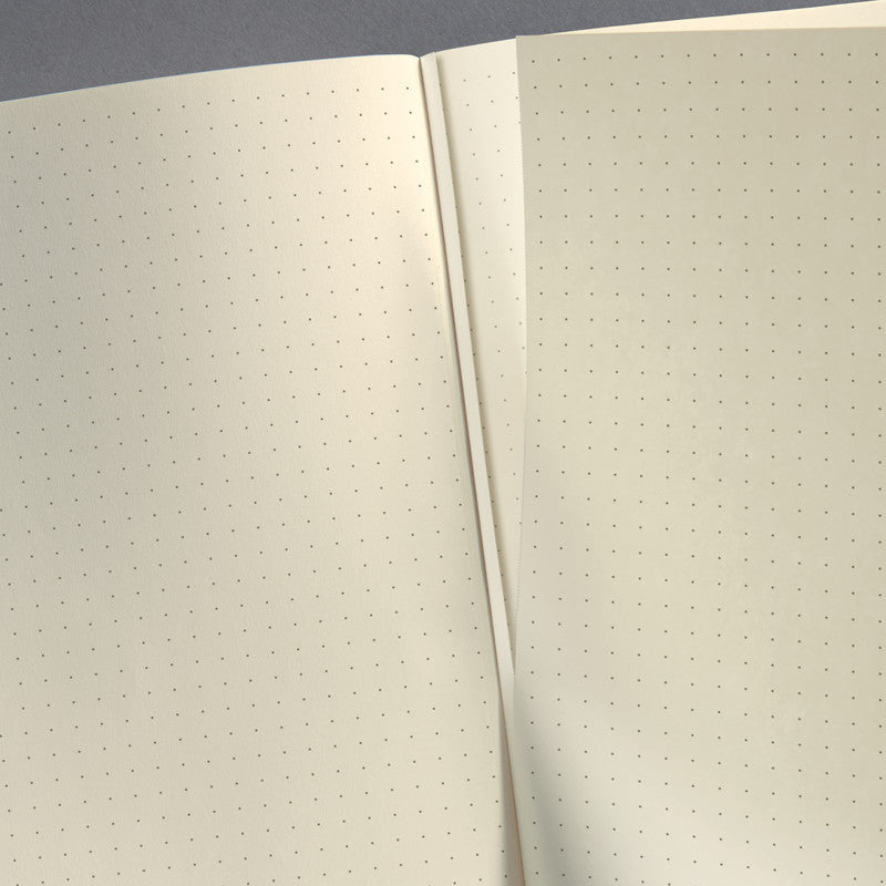 Sigel Notizbuch, 187 × 280 mm, punktkariert, Fadenheftung, 194 Seiten, 80 g/m² – beige