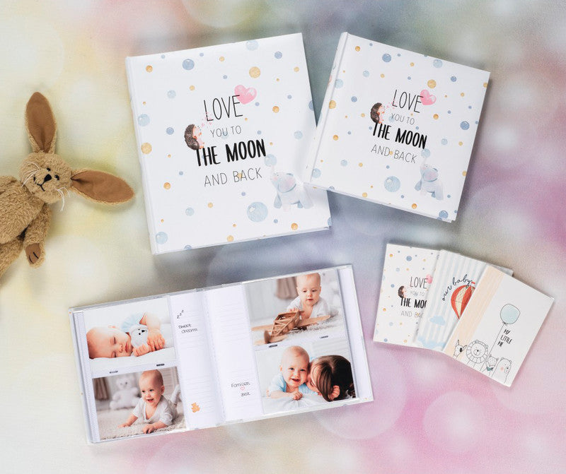 Hama Fotoalbum Baby – mehrfarbig, farbig illustriert, mit Pergaminzwischenblättern, Karton, 290 × 320 mm
