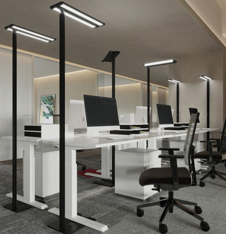 MAUL LED-Stehleuchte Juvis – Bewegungssensor, Tageslichtsensor, dimmbar – 4000 K – 13'060 lm – schwarz