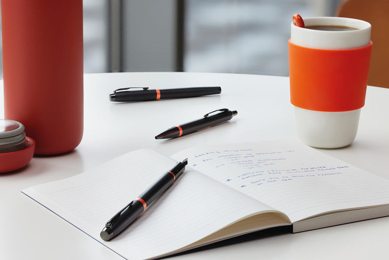 Parker IM Vibrant Rings – Mittlere Feder – für Rechts- & Linkshänder – Schwarz, Blau – Patronen