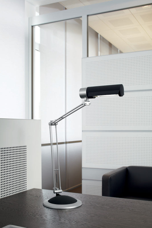 MAUL Tischleuchte Energiesparlampe E27 – Klemmfuss, drehbar & neigbar – 3’000 K – 1’160 lm 12 W – Silber