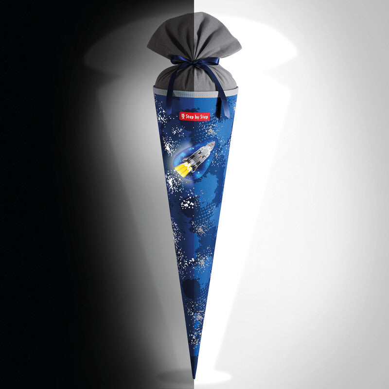 Step by Step Schultüte 70 cm × Ø 18 cm, 5 l – Motiv Rocket Novo – Serie CLOUD REFLECT – rPET