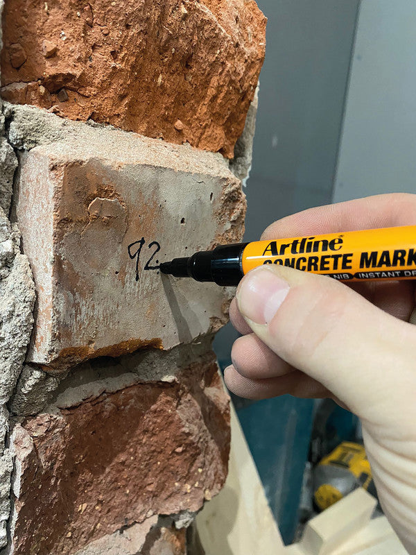 Artline Permanentmarker für Beton, Ziegel, raue Oberflächen u. a. – schwarz