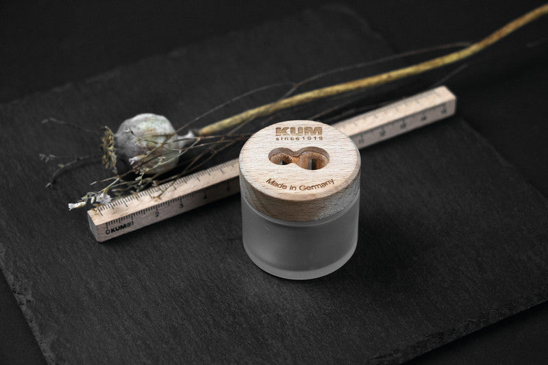 Kum Spitzer – manuell, 2-Loch, mit Behälter, für Blei- und Buntstifte Ø 8 und 11 mm, sortiert, transparent