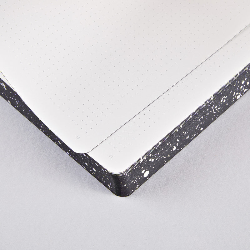 nuuna Notizbuch A5, 256 Seiten – schwarz, weiss