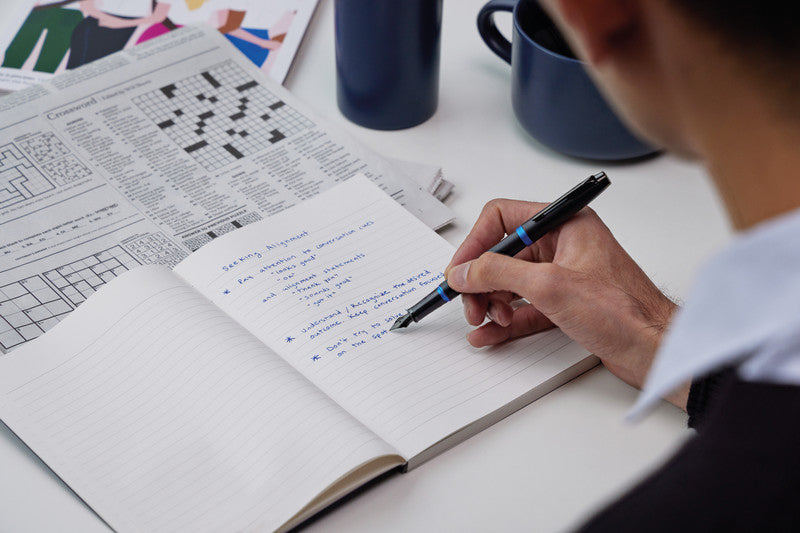Parker IM Professionals Vibrant Rings – Mittlere Feder – für Rechts- & Linkshänder – Schwarz, Blau – Patronen