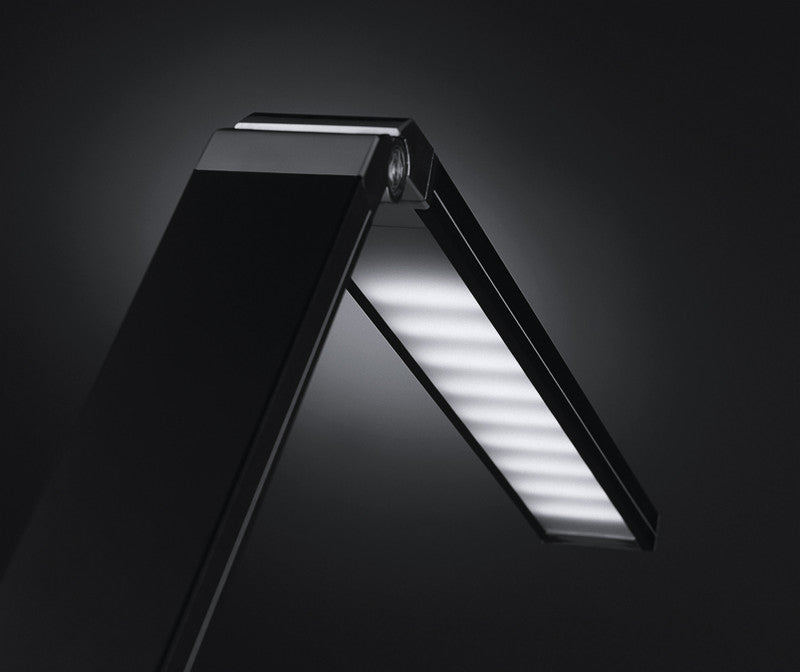 Hansa LED Tischleuchte Magic Plus – Qi & USB, 5-stufig dimmbar – 3000–6000 K – 500 lm 10 W – schwarzes Aluminium