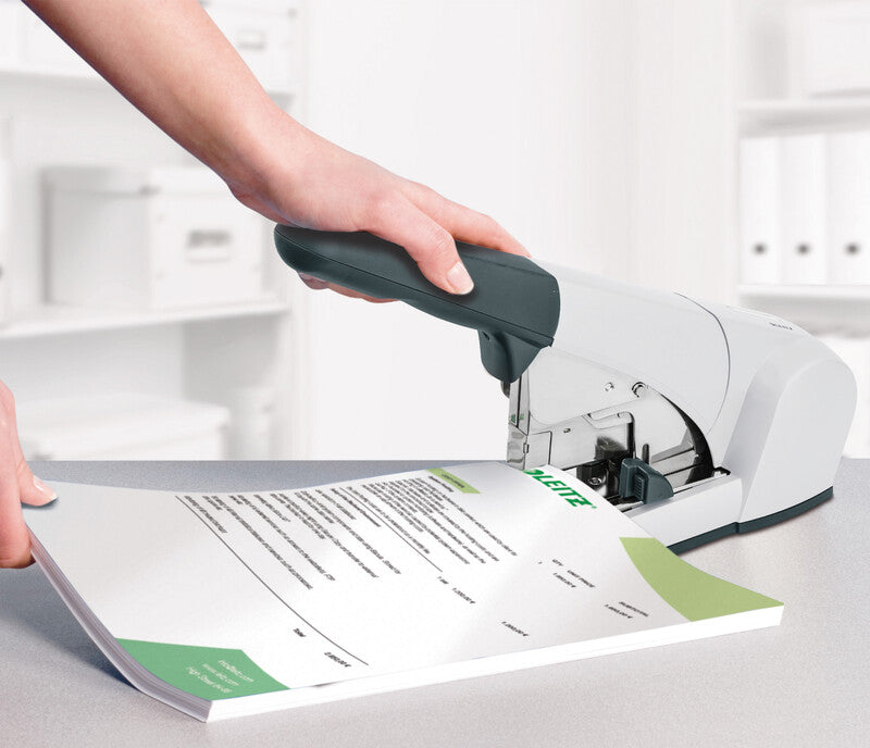 Leitz 5553 – Hefter, 120 Blatt, für 23/15XL, Flat-Clinch, verstellbarer Papieranschlag, Einlegetiefe 56 mm